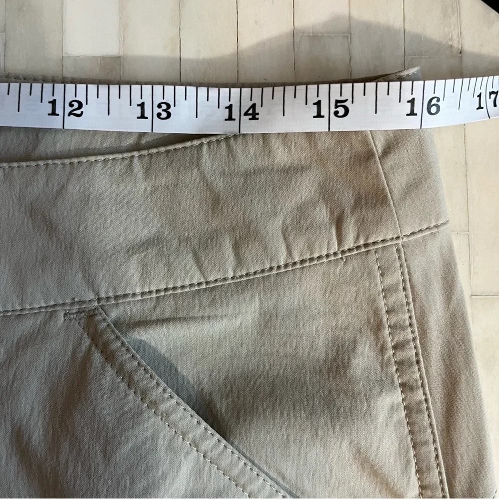 Ultimate Terrain Beige Straight Zipper Cut Off Pants size 8 - Picture 7 of 9